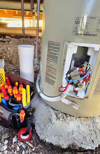 https://comohotwater.com.au/uploads/2025/06/electric-hot-water-system-49471.jpg