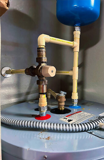 https://comohotwater.com.au/uploads/2025/06/gas-hot-water-system-35892.jpg