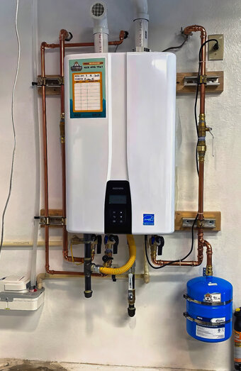 https://comohotwater.com.au/uploads/2025/06/instant-hot-water-systems-42978.jpg