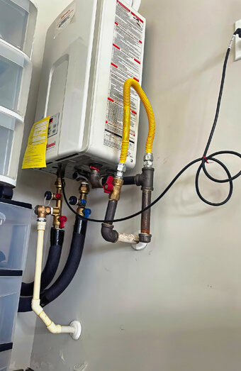 https://comohotwater.com.au/uploads/2025/06/instant-hot-water-systems-65049.jpg