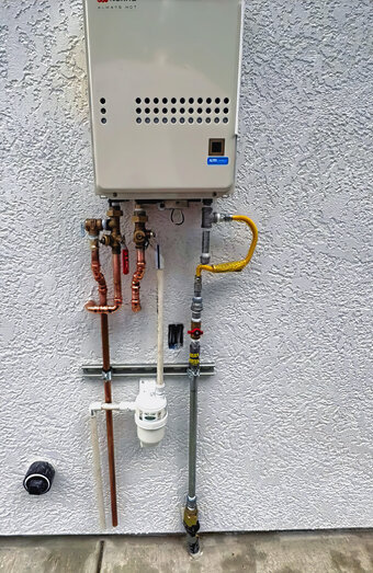 https://comohotwater.com.au/uploads/2025/06/thermostatic-water-systems-62598.jpg